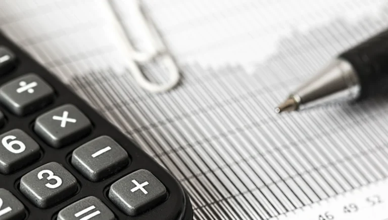 How Insurance Bundles Save on Home and Auto Costs