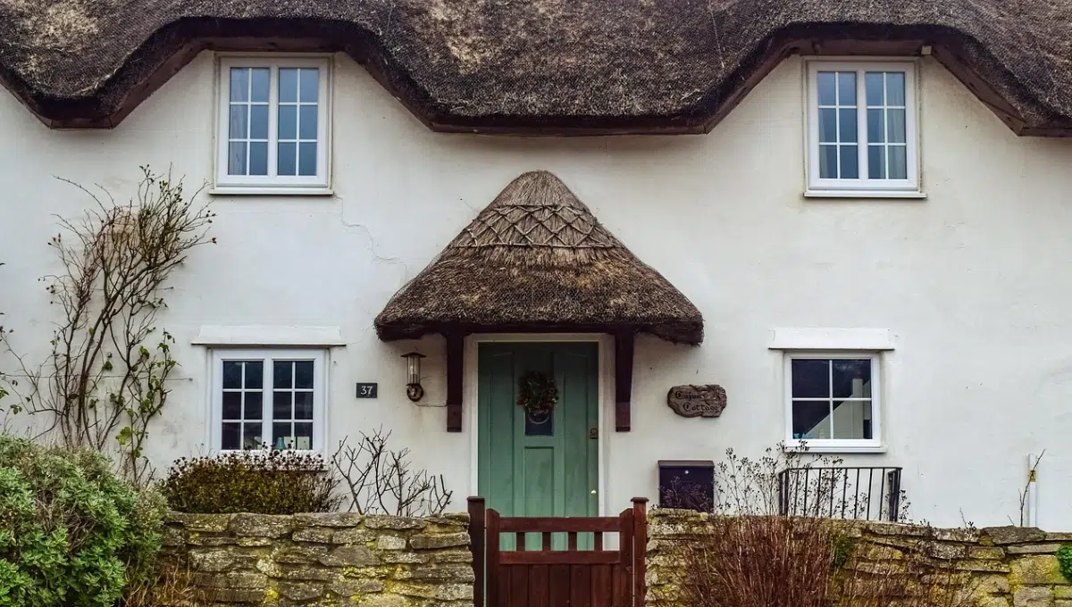 What Happens If You Skip Home Insurance? Mortgage Risks